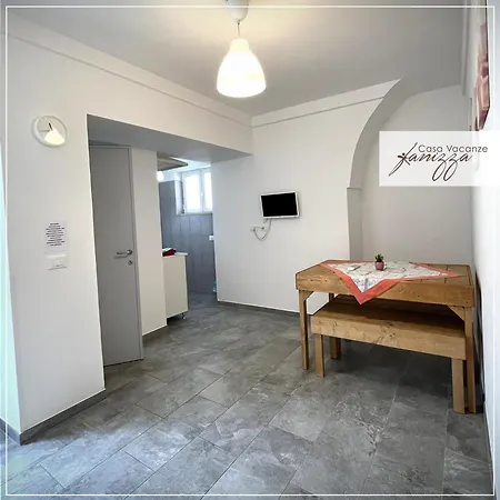 بيت ضيافة Rebecca E Sofia Stone House 4*
