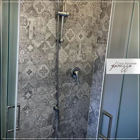 Гостевой дом Rebecca E Sofia Stone House 4*